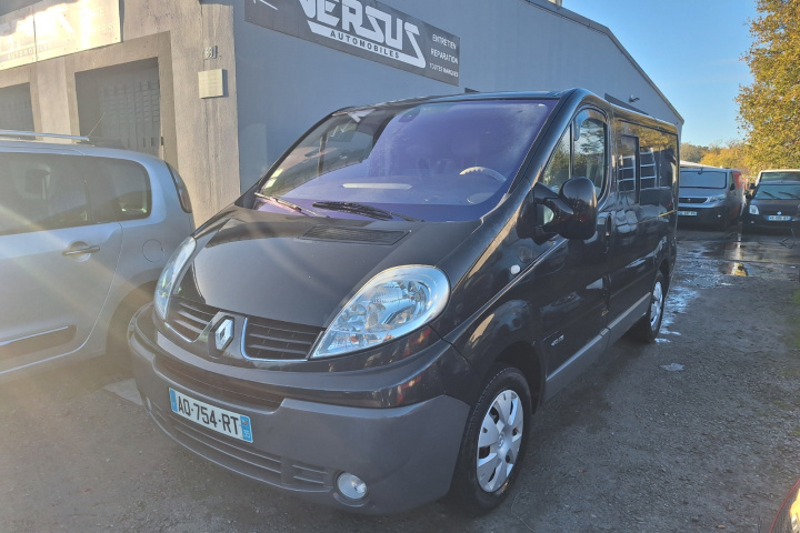 RENAULT TRAFIC PASSENGER