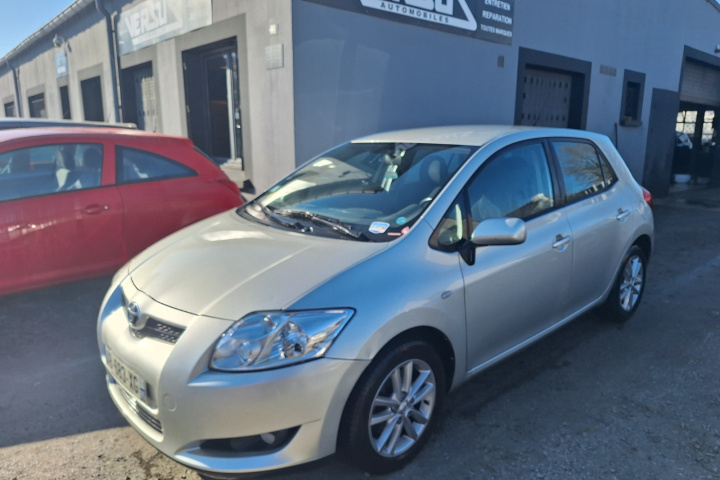 TOYOTA AURIS