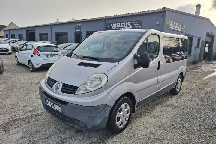 RENAULT TRAFIC PASSENGER