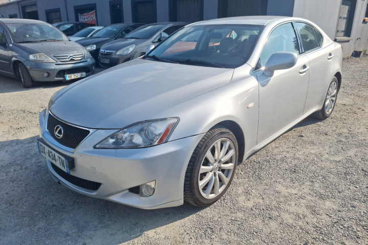 LEXUS IS 220