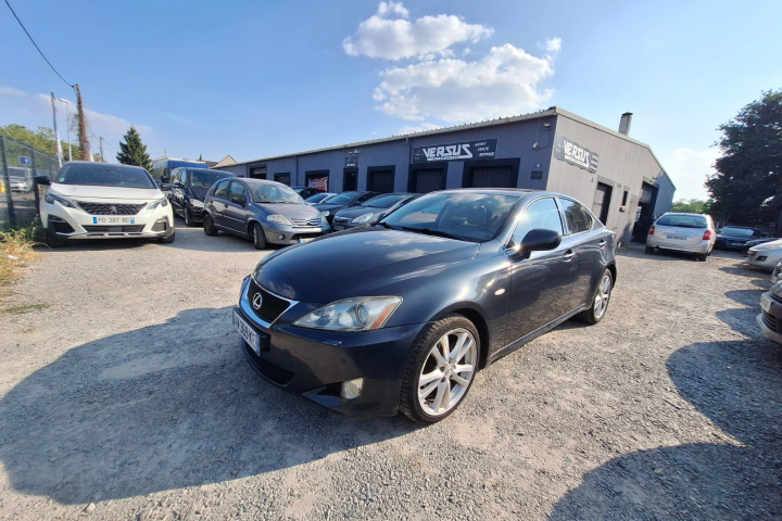 LEXUS IS 220