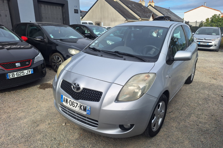 TOYOTA YARIS II